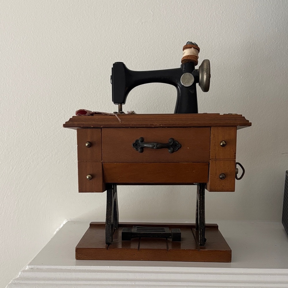 Vintage Sewing Machine Music Box
